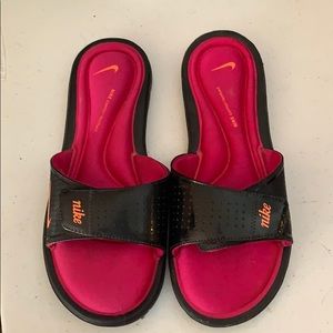 NIKE black comfort slides hot pink